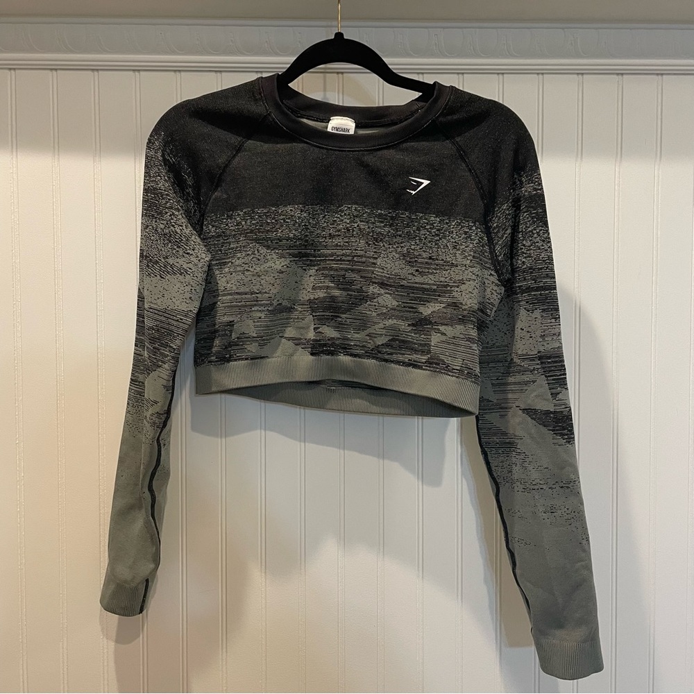 Black & Heather Gray GymShark Long Sleeve Athletic Crop Top